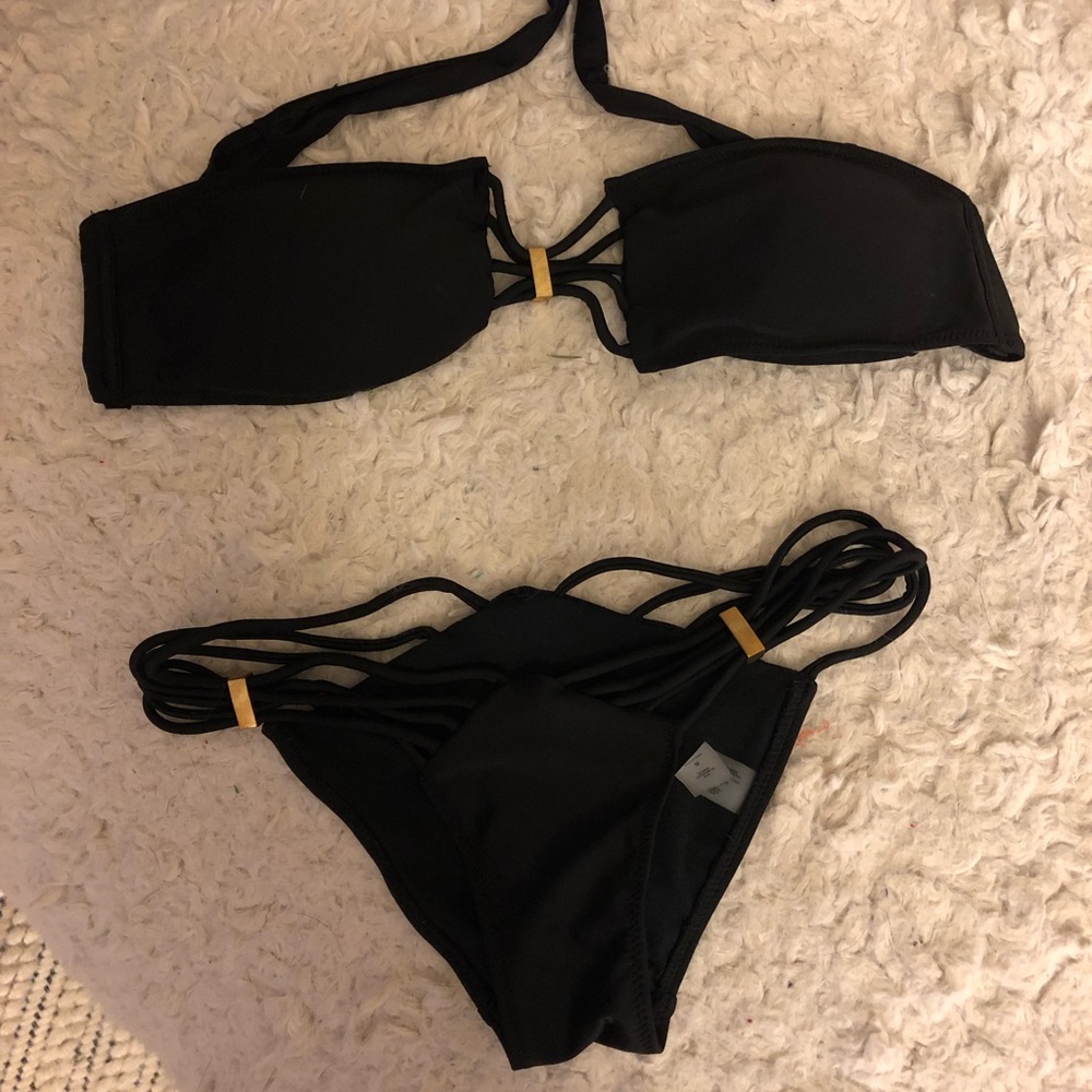 Black bikini